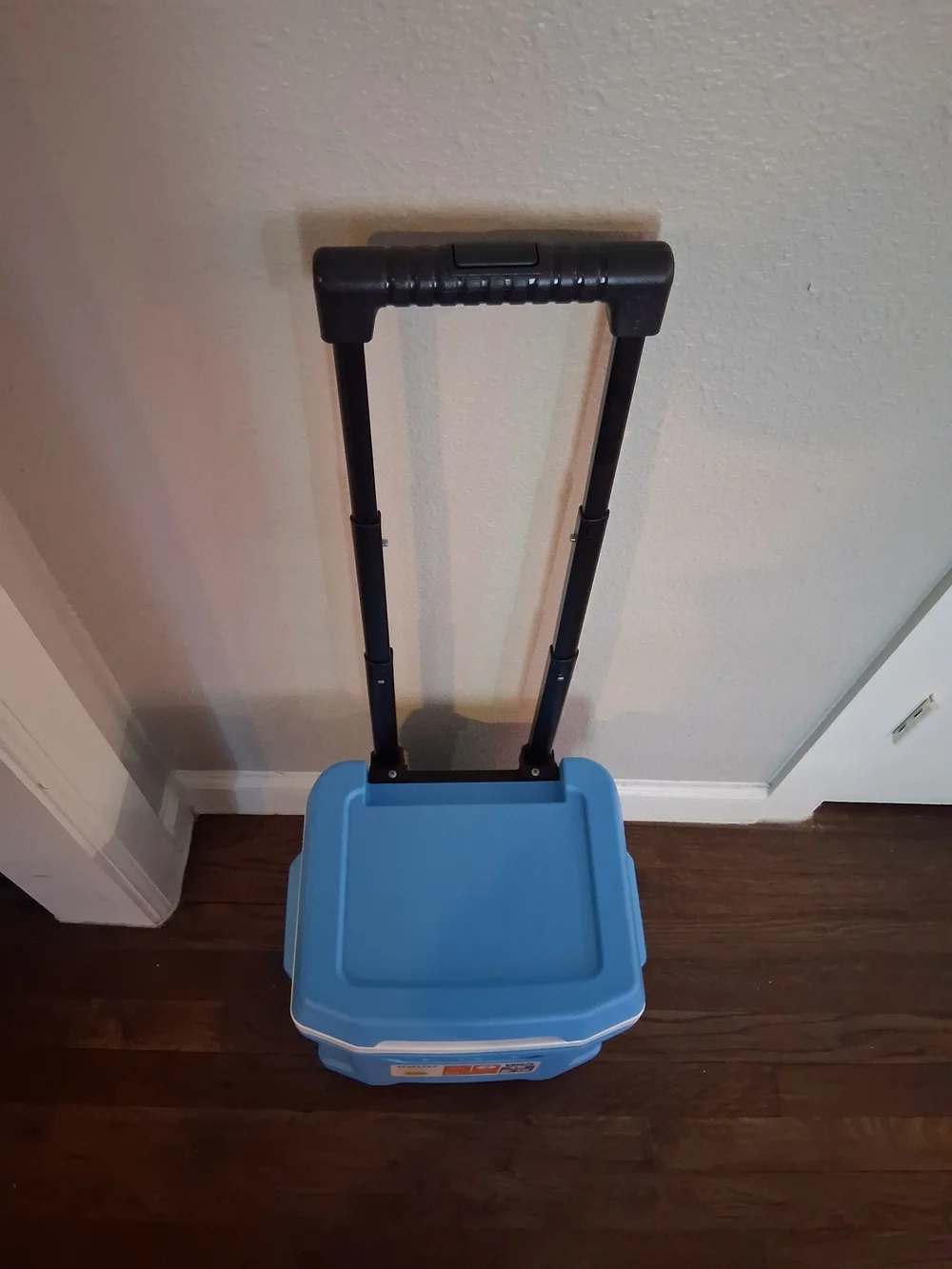 Portable Blue Rolling Cooler - Igloo 24 Cans